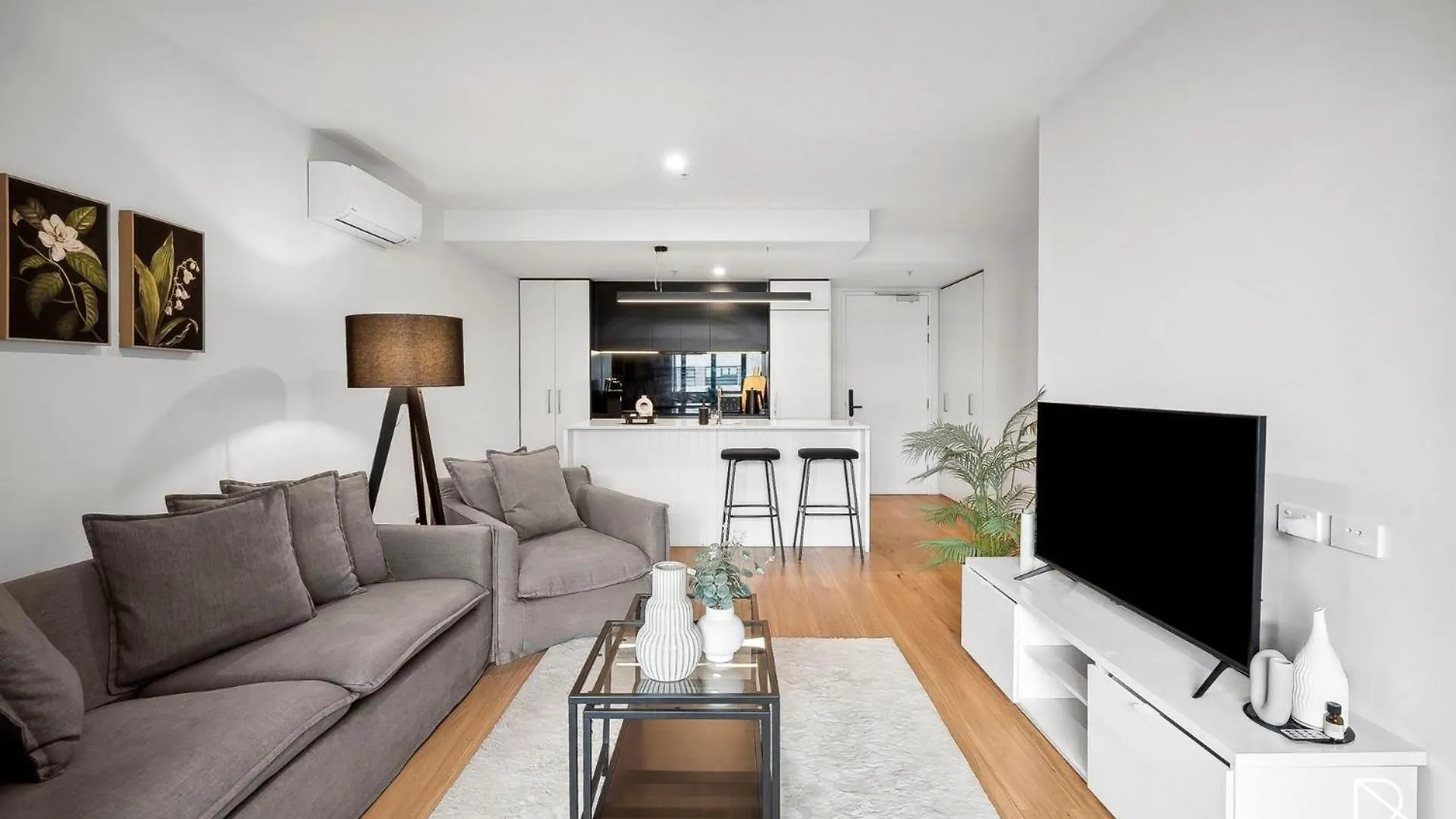 Modern Luxurious Unit In The Heart Of Dickson Apartment Canberra